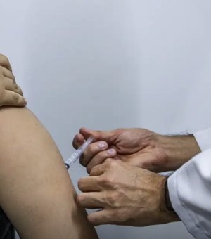 Jovens de 15 a 19 anos podem se vacinar contra HPV até junho de 2026