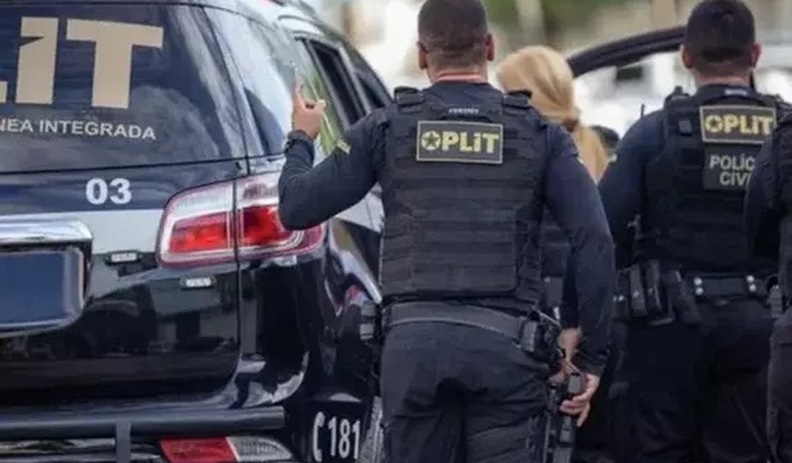Foragido da Justiça por agredir mulher é preso na Praia de Pajuçara