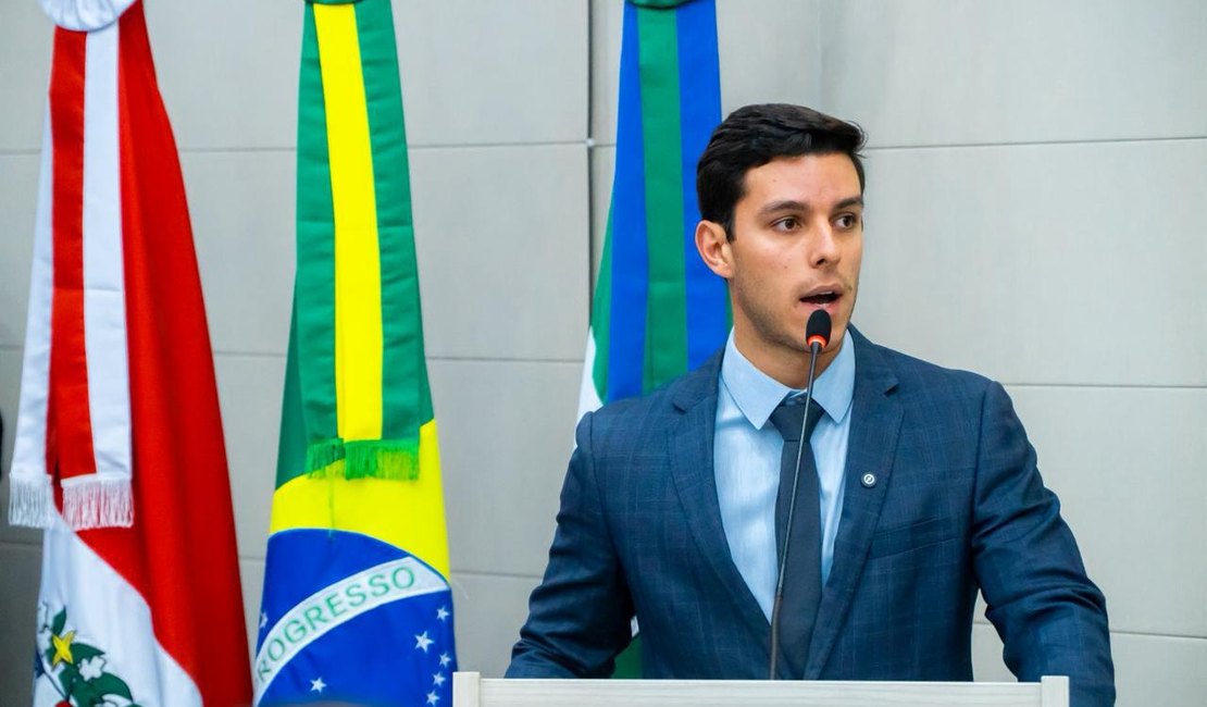 Após anúncio de greve na Ufal, Caio Bebeto ironiza: 'Fazem o L e depois entram em greve'