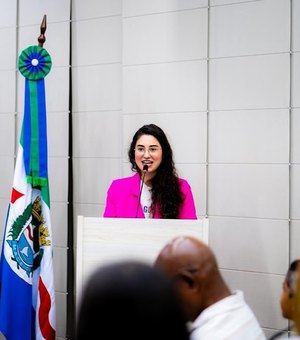 Teca Nelma vota contra novos empréstimos da Prefeitura de Maceió e critica votação em regime de urgência