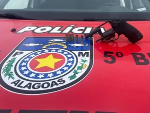 Homem é preso com revólver após denúncia de tiros no Benedito Bentes