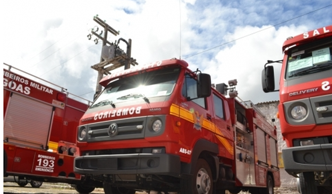 Incêndio atinge hamburgueria em Delmiro Gouveia; bombeiros são acionados