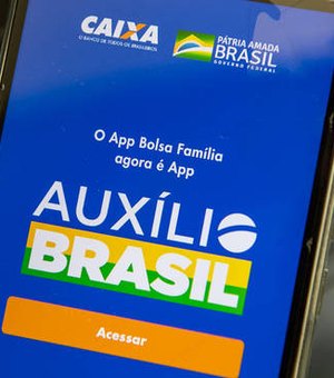Equipe econômica avalia aumento temporário no Auxílio Brasil