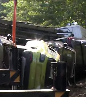BR-316 é liberada após tombamento de carreta-cegonha em Satuba