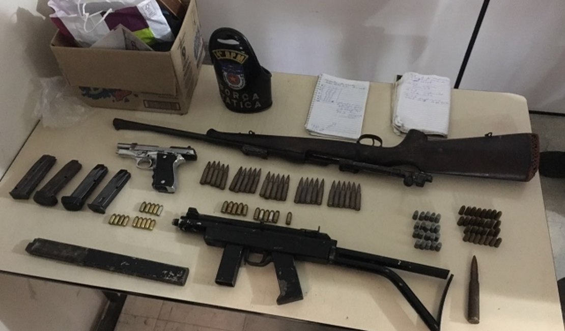 Polícia prende cinco pessoas e apreende armas e munições na parte alta de Maceió