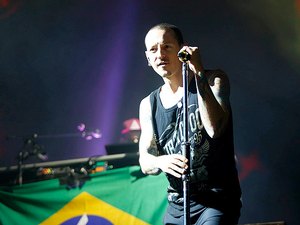 Morre Chester Bennington, líder do Linkin Park; suspeita é de suicídio