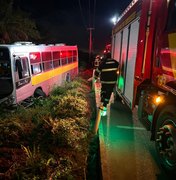 [Vídeo] Acidente de ônibus deixa cinco feridos na rodovia AL-101 Sul, em Marechal Deodoro