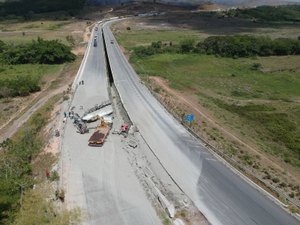 Trecho da BR-101 é parcialmente liberado após acidente fatal em Jequiá da Praia
