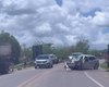 Colisão entre caminhão caçamba e carro deixa uma pessoa ferida em Atalaia