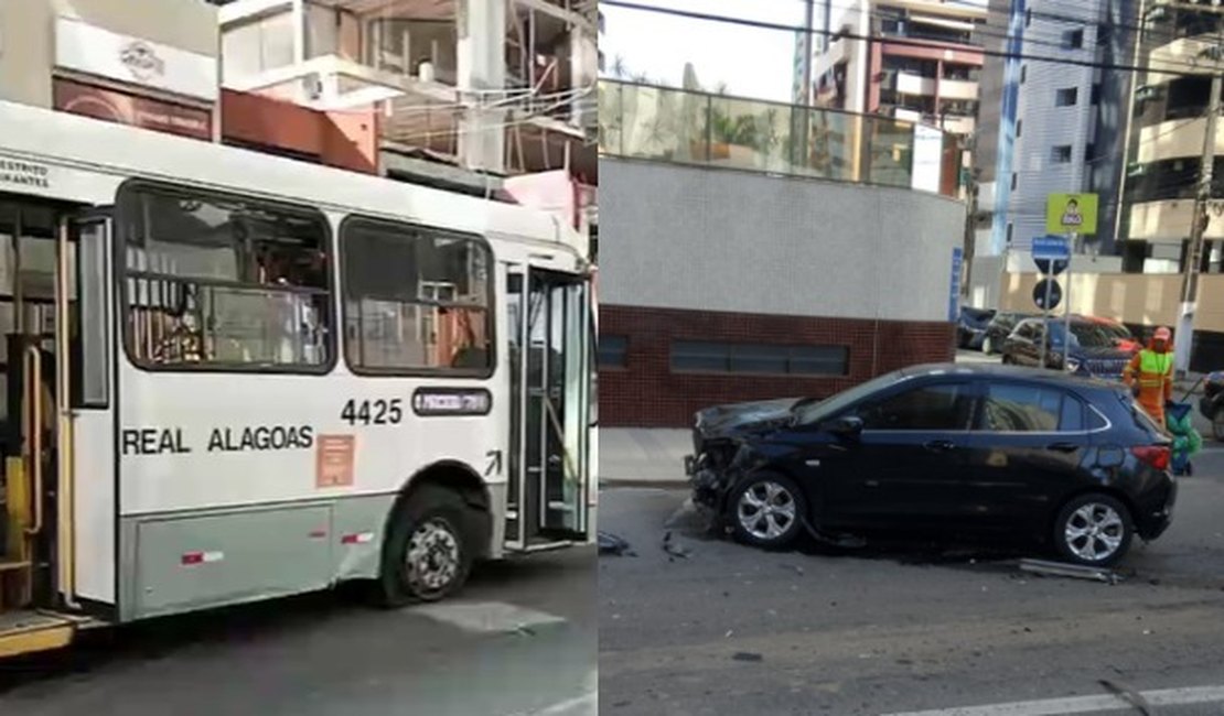 Carro fica com a frente destruída após bater contra ônibus na Ponta Verde, em Maceió