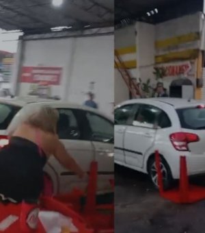 Homem expulso de posto volta de carro e quase atropela clientes que bebiam no local