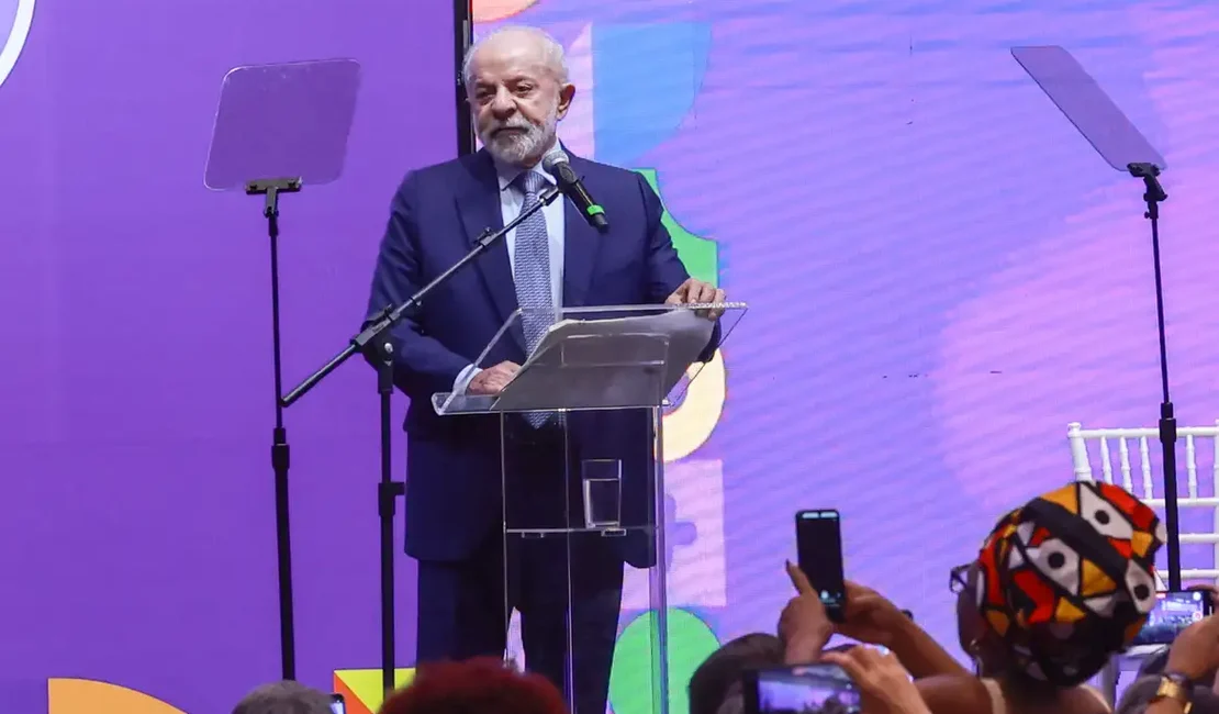 Lula abre conferência e sanciona ampliação da licença-maternidade