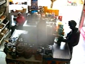 Câmeras flagram assalto a mercadinho na cidade de Santana do Ipanema