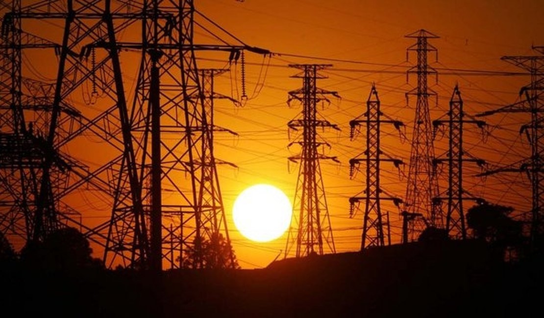 Brasil tem uma das maiores cargas tributárias em energia elétrica, diz estudo