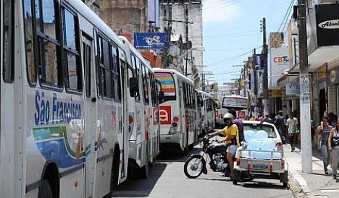 Dois ônibus coletivos são assaltados nesta manhã em Maceió