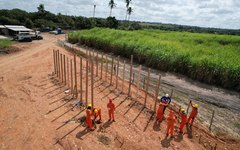 Infraestrutura da ponte entre Penedo e Neópolis avança para o leito do rio São Francisco