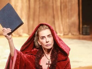 Maitê Proença se apresenta em Alagoas com espetáculo “A mulher de Bath”