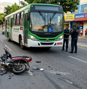 Colisão entre ônibus e ‘cinquentinha’ deixa motociclista desorientado em Palmeira