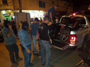 Operação conjunta apreende quatro motocicletas e carro em situação irregular 