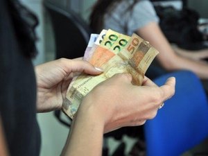 Primeira faixa salarial para servidores estaduais será paga na terça-feira (30)