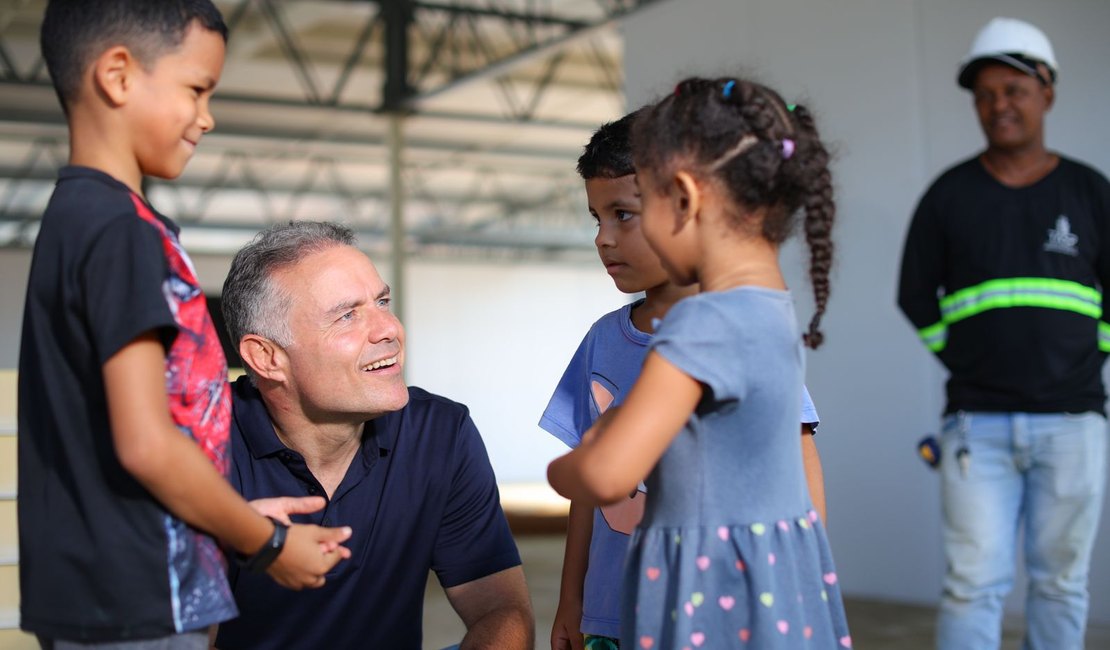 Com 41,75%, Renan Filho ultrapassa JHC em pesquisa, após início da pré-campanha