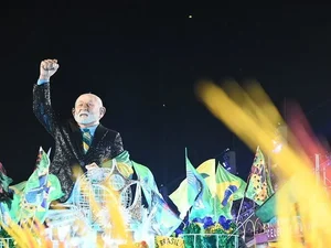 Desfile em homenagem a Lula: partido Novo e Flávio Bolsonaro anunciam ações