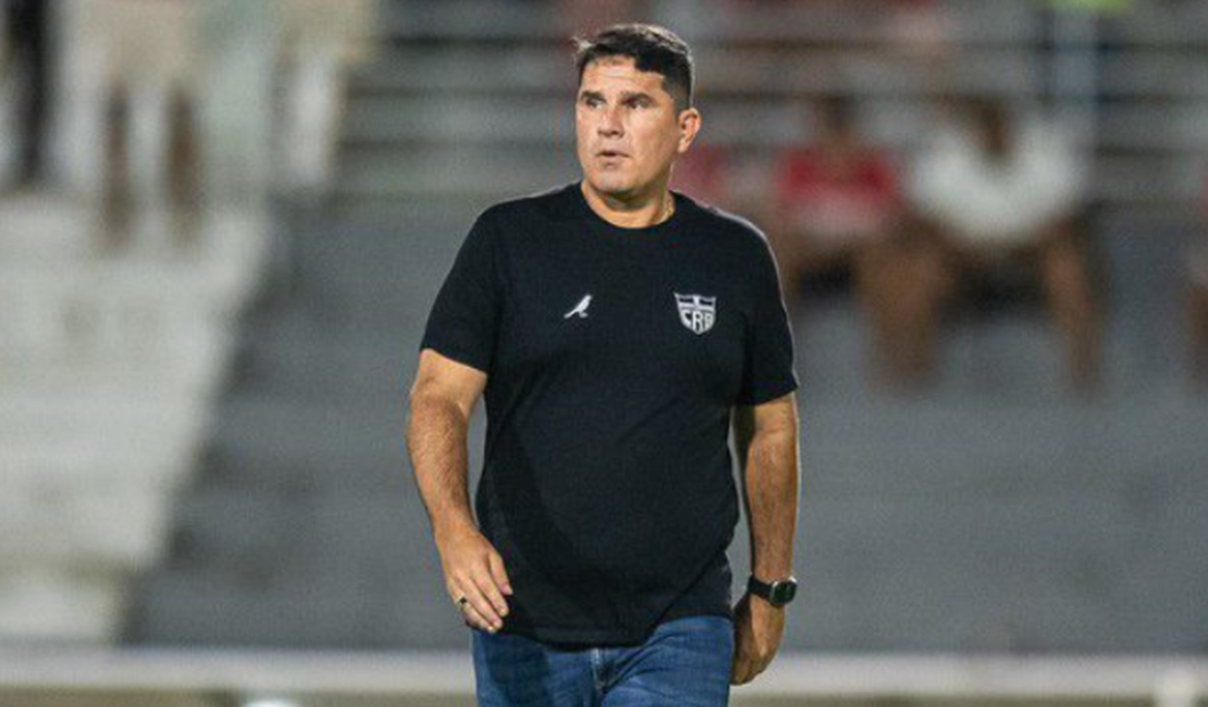 Após goleada por 5 a 0 para o Londrina, CRB demite técnico Eduardo Barroca