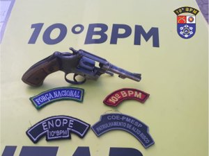 Jovem é flagrado com arma em frente a um mercadinho, em Igaci