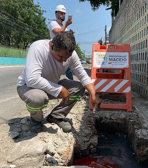 Esgoto clandestino em rede de drenagem é flagrado no Centro