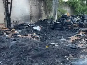 Incêndio em depósito de pneus provoca fumaça intensa e falta de energia em Maceió