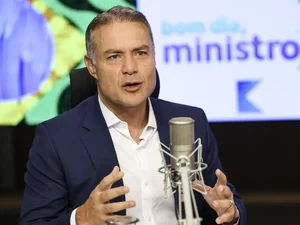 Ministro Renan Filho propõe acabar com obrigação de autoescola para carteira de motorista