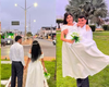 [Vídeo] Fotógrafo surpreende casal que tiravam fotos com celular na rua