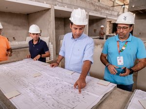 Vice-prefeito e titular da Seminfra vistoria etapa final das obras do novo Mercado do Benedito Bentes