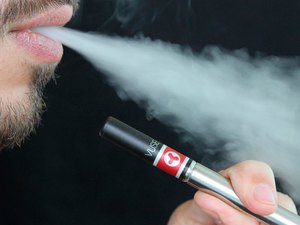 Adolescente é apreendido com cigarro eletrônico dentro de escola em Arapiraca