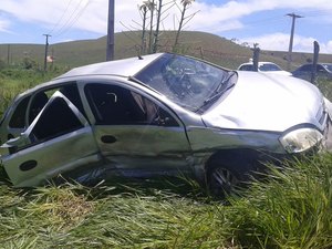 Colisão seguido de capotamento deixa feridos em São Luís do Quitunde