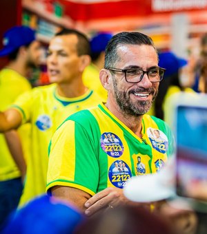 Leonardo Dias e Fabio Costa anunciam adesivaço de inauguração do Pit Stop da Direita