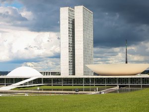Presidente do Senado quer votar aumento do nº de deputados este mês; AL é beneficiada com medida