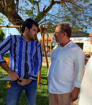 Influenciador 'O Pedreiro do Brasil' visita Arapiraca e conhece obras da Prefeitura