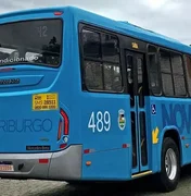 Estudante morre ao colocar cabeça para fora da janela de ônibus e ser atingida por poste