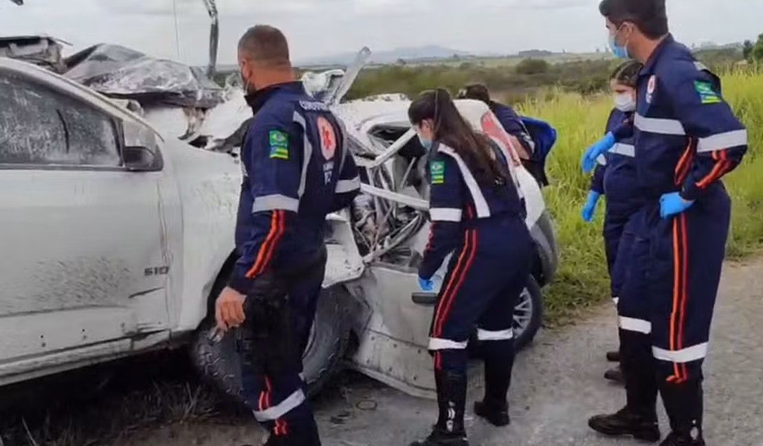 Acidente grave entre veículos deixa três mortos na BR-235, em Itabaiana
