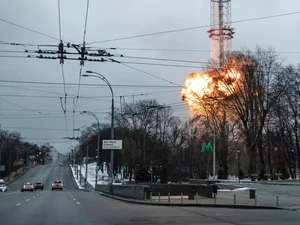 Rússia ataca torre de televisão em Kiev e emissoras saem do ar