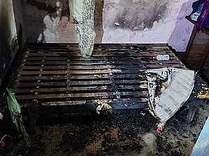 Mulher que ateou  fogo em casa enquanto os filhos dormiam, apresentava fortes sinais de embriaguez