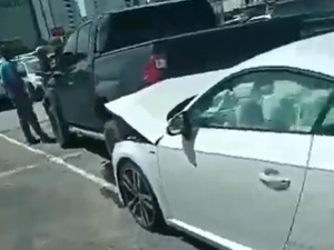 [Vídeo] Condutor de Audi colide em carro estacionado em shopping de Maceió