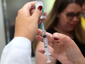 Sete em cada dez acreditam em alguma fake news sobre vacinação 