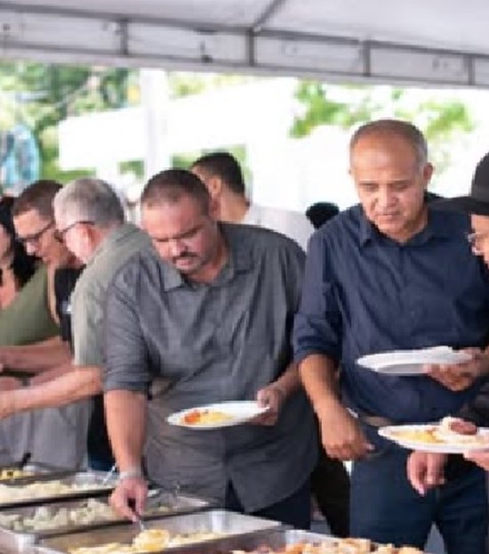 Durante festa de emancipação prefeito mostra porque é campeão de votos no Sertão