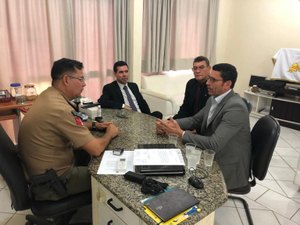 Prefeito de Limoeiro solicita reforços da Polícia Militar para combate a assaltos na região