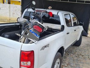 Polícia Civil recupera motocicleta roubada e abandonada em Rio Largo