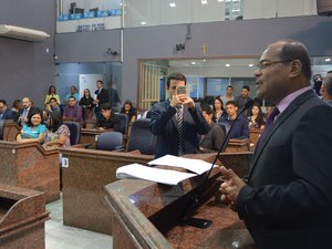 Gasolina pode baixar se governador e prefeito reduzirem carga tributária, diz vereador