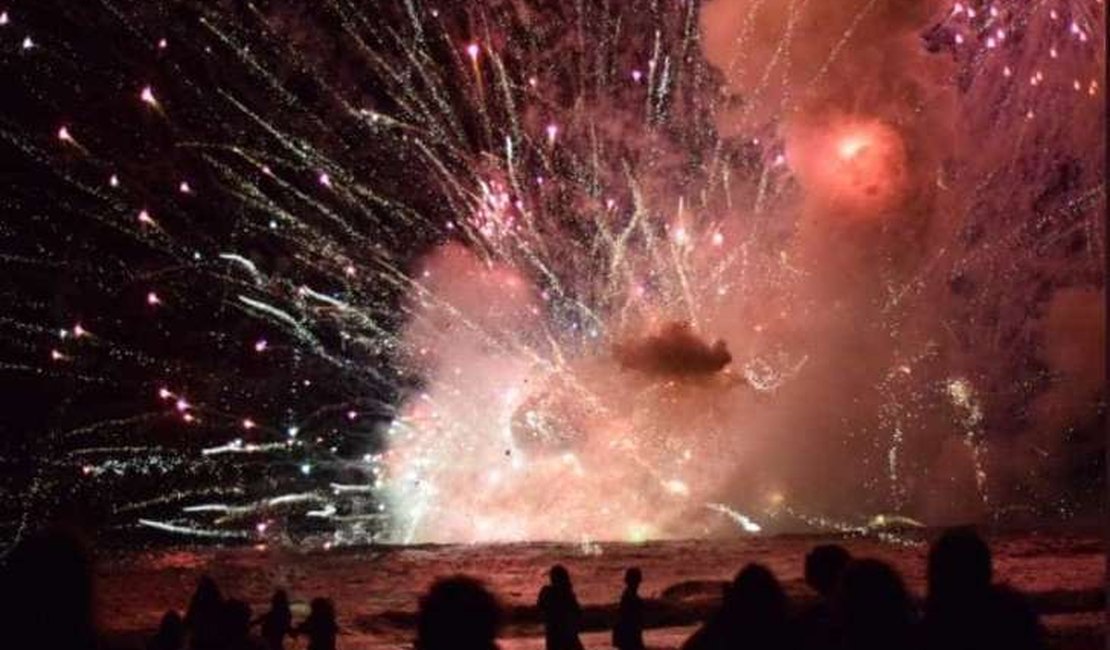 Austrália: Milhares de pessoas tiradas de praia durante fogos de artifício 