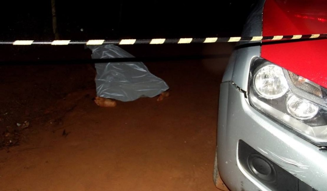 Homem embriagado morre após colidir moto contra veiculo